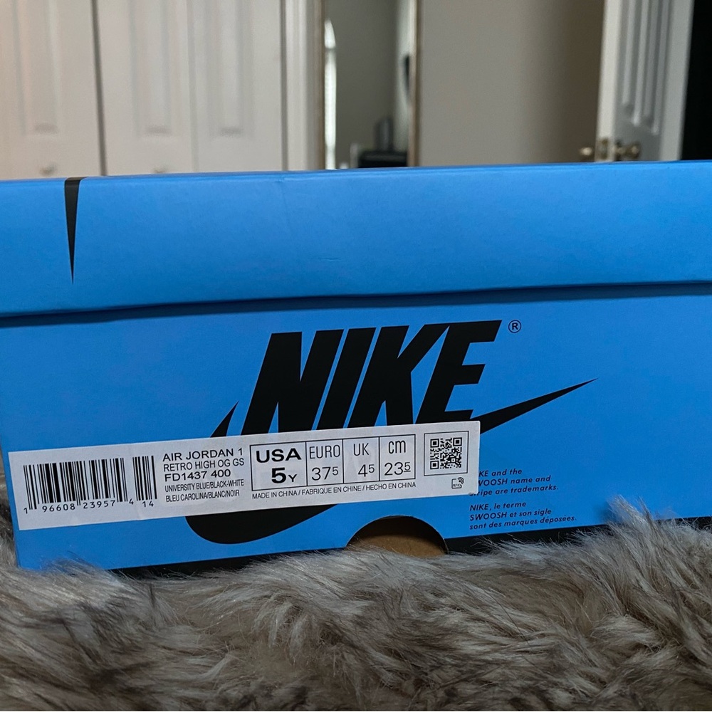 Air Jordan 1 Retro High OG UNC Toe (GS) - FD1437 - 400 - US - Picture 13 of 16
